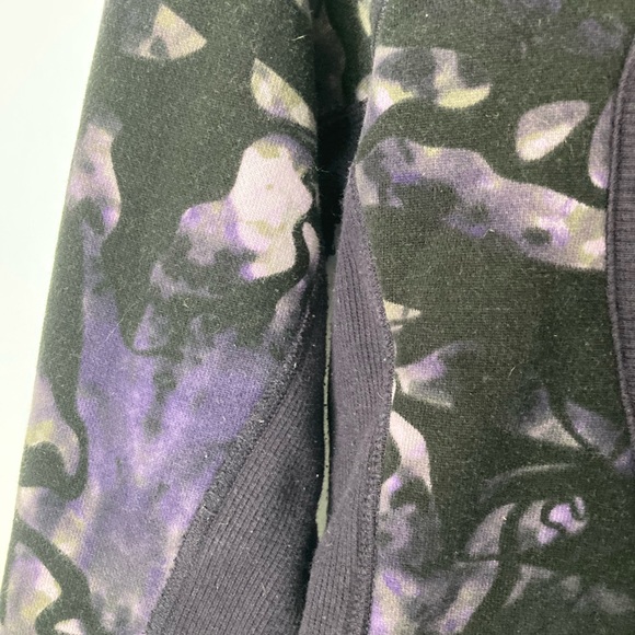 LULULEMON sweatshirt with hood. - Picture 2 of 6